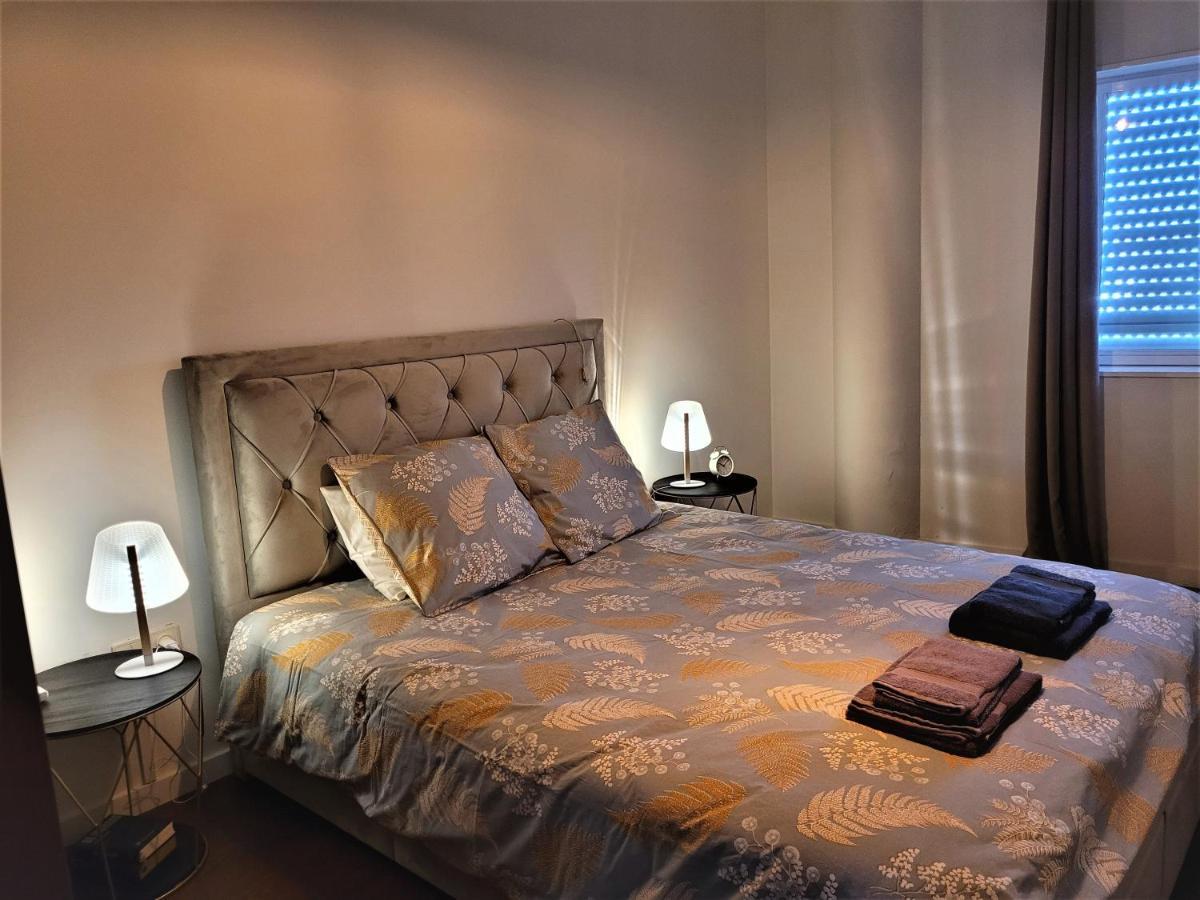 Charm City Center Apt 140M2 & Free Parking Lägenhet Braga Exteriör bild